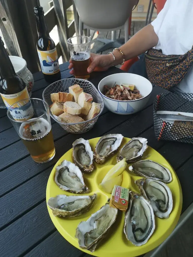 Filipe Goncalves_Bar à Huîtres Le Møllin par l'huître de la Pointe_Bourcefranc-le-Chapus_review