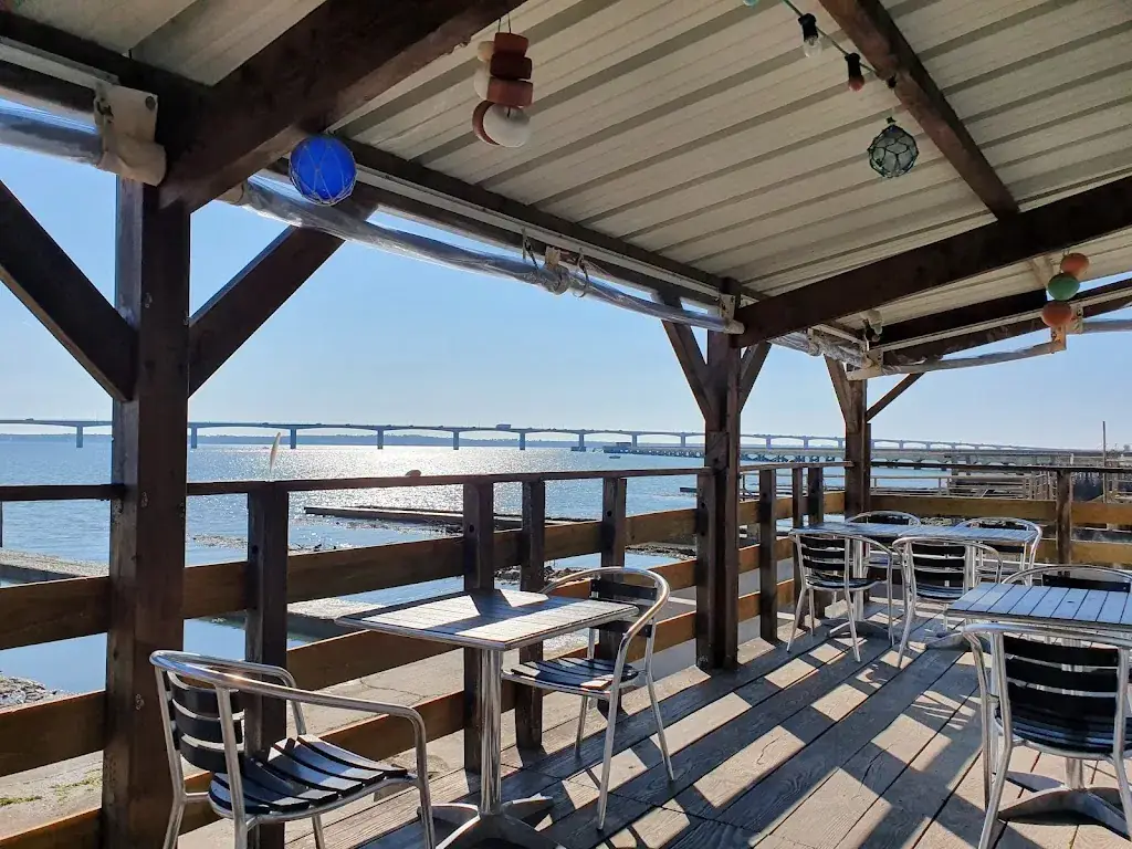 Bar à Huîtres Le Møllin par l'huître de la Pointe restaurant in Bourcefranc-le-Chapus