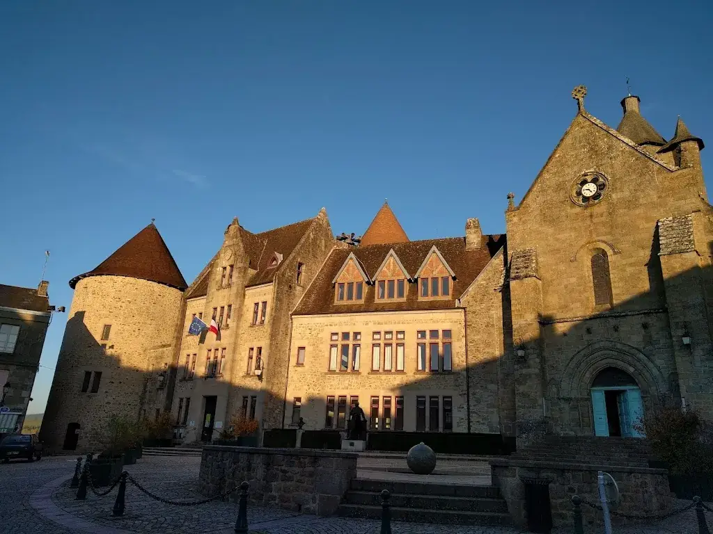 Alex Friend_La Mezzanine Bar tabac Loto_Bourganeuf_review