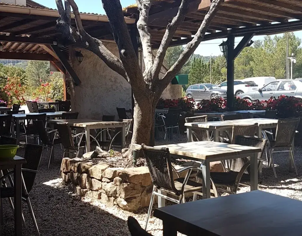 Domaine La Maurette restaurant in Motte