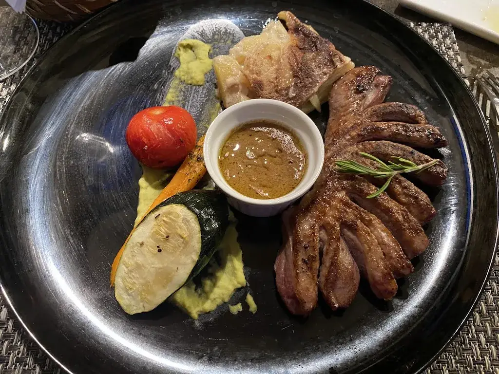 Paulina Hargasova_L'Auberge des 2 Pins_Motte_review