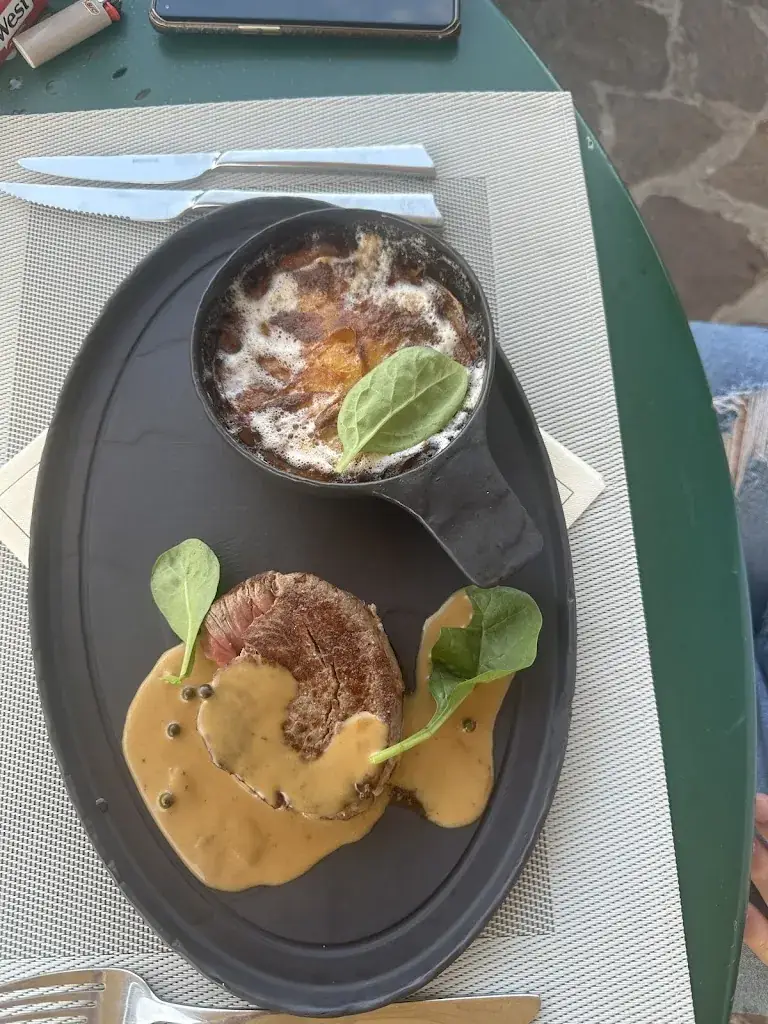 eva carbonneaux_Restaurant Le SAINT ENDREOL_Motte_review