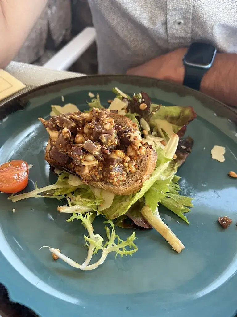 tiffany MARTIN_Restaurant Le SAINT ENDREOL_Motte_review