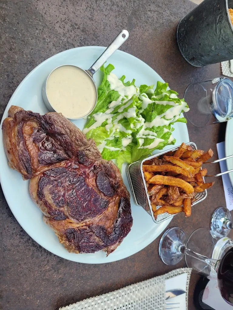 John Dykes_La Guinguette_Périgord_review