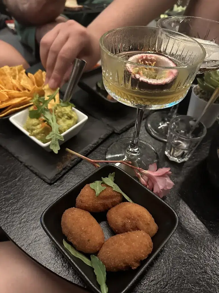 Allison Adams_Le Flow_Grande-Motte_review