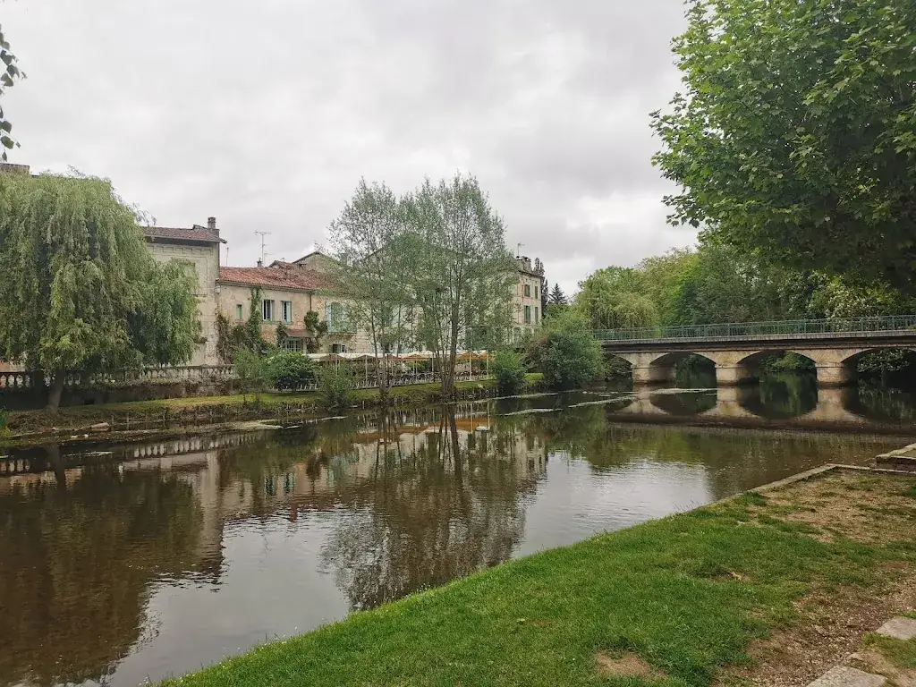 Patricia Buxton_Au Fil de l'Eau_Brantôme_review