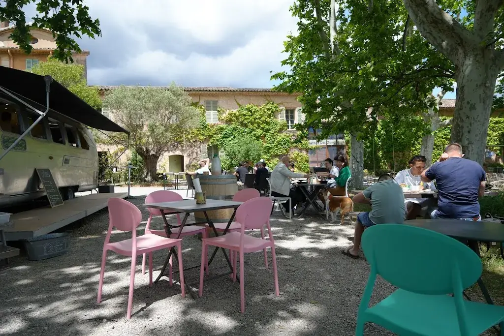 Travelling Light_Le Mézé des Demoiselles_Motte_review