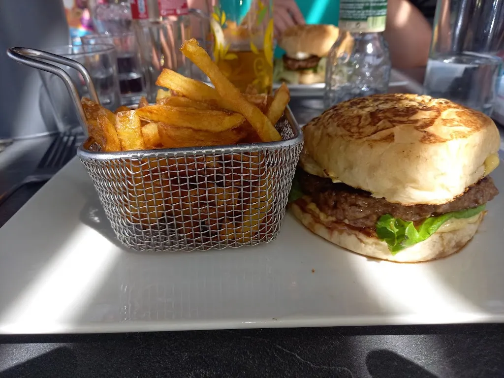 Tanguy Gaignoux_Bar tabac brasserie jeux 100 PRESSION_Bressuire_recensione