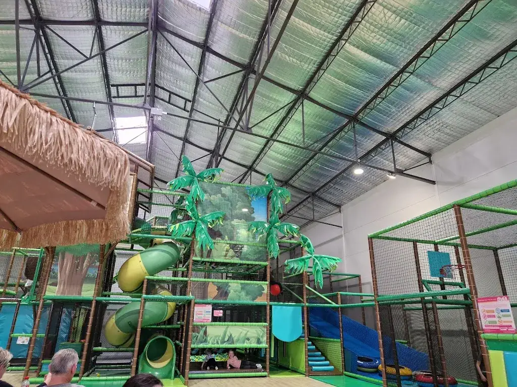 Lisa Jones_La Cabane de Mario_Bressuire_review