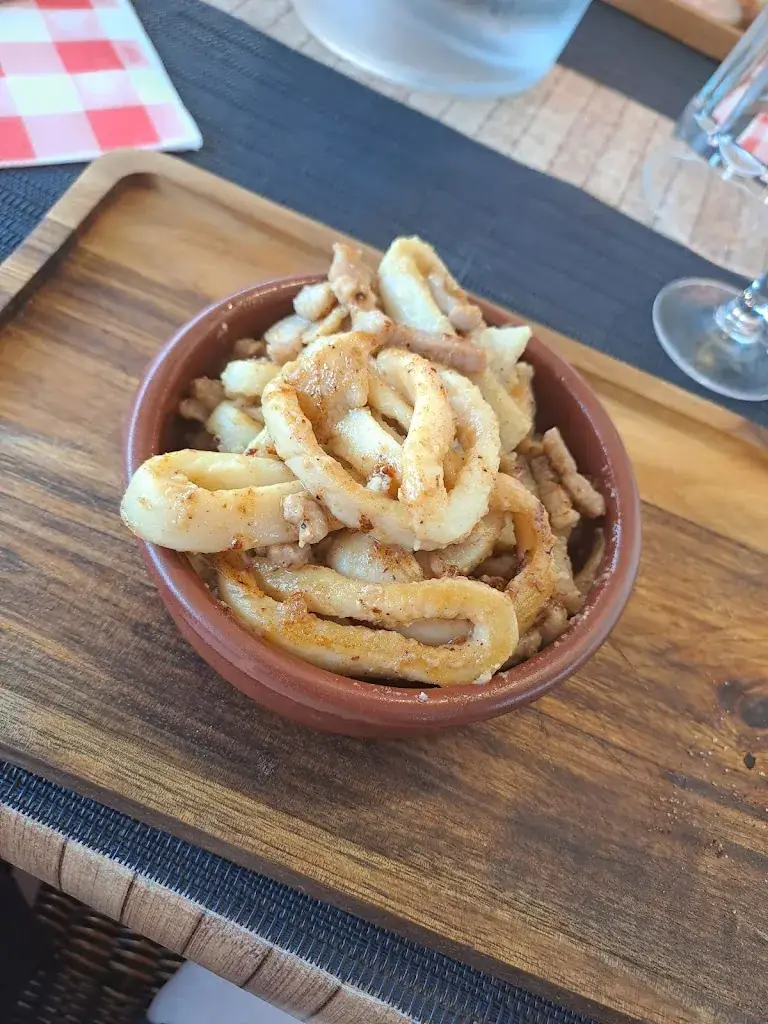 Lisa Holliday_Les Potos Feu_Rochefort_review