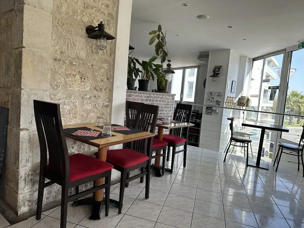 Les Potos Feu restaurant in Rochefort