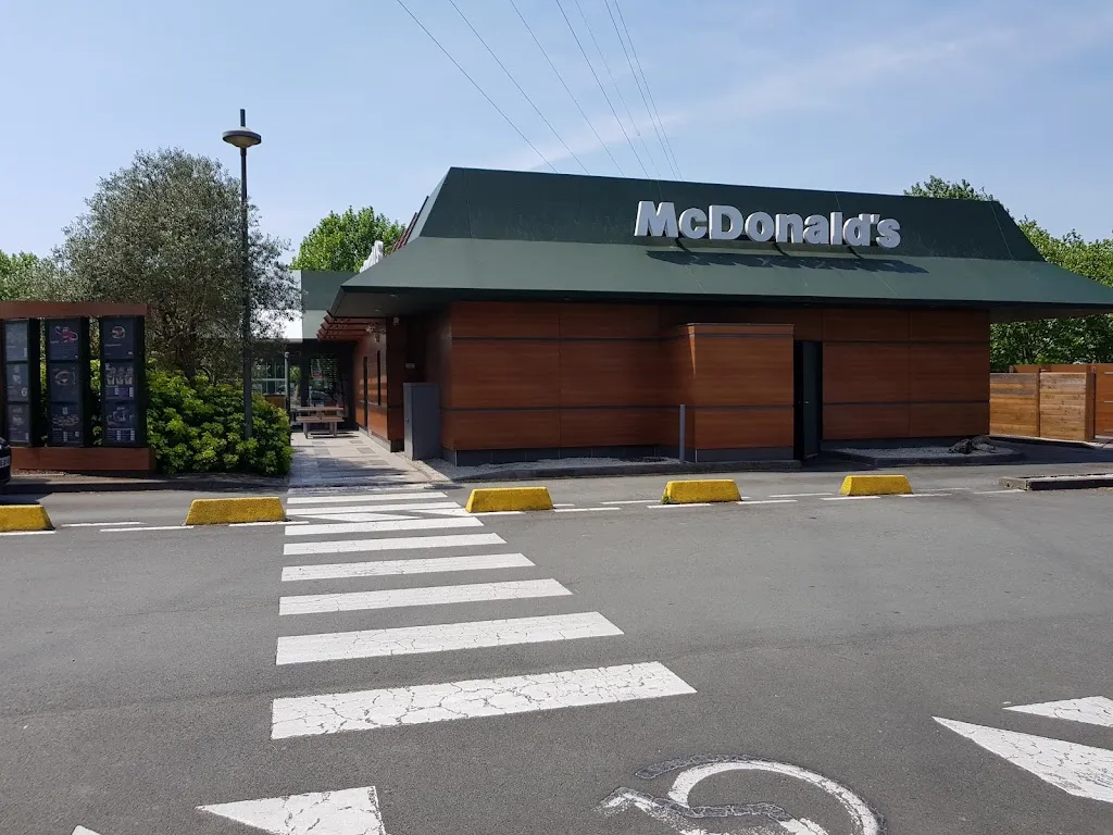 McDonald's_Rochefort_slider_image_3