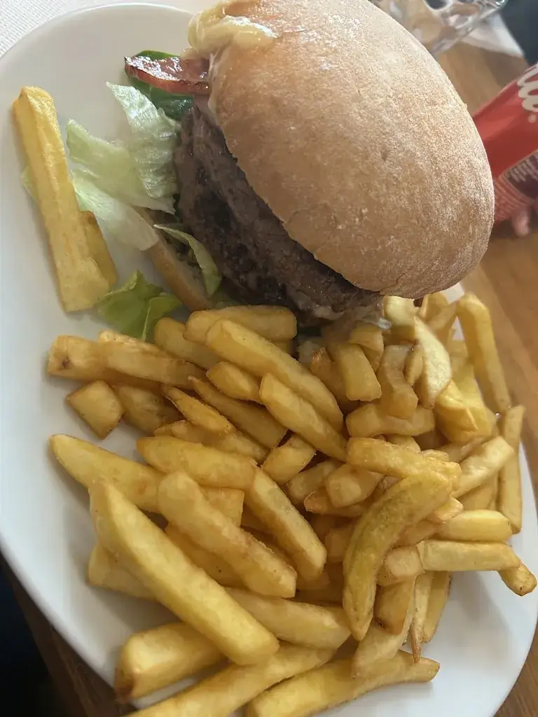 Inès LAPREE_Au Diablotin snack burgers_Rochefort_review