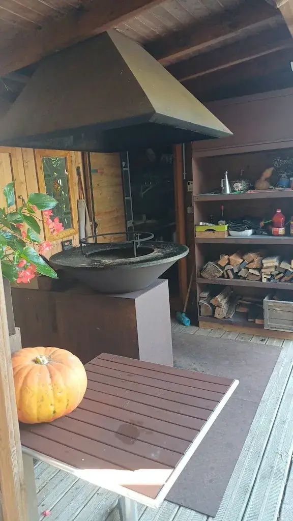 Michael Richard_L'Hacienda Villa Verde_Breuillet_review