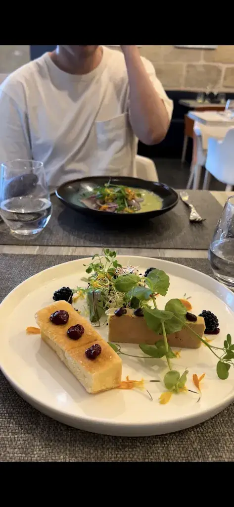 P Zhang_Aux Embruns_Brive-la-Gaillarde_review