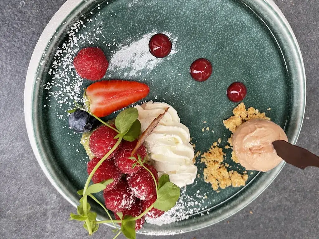 Merna Nader_L'Atelier du Moutier_Brive-la-Gaillarde_review