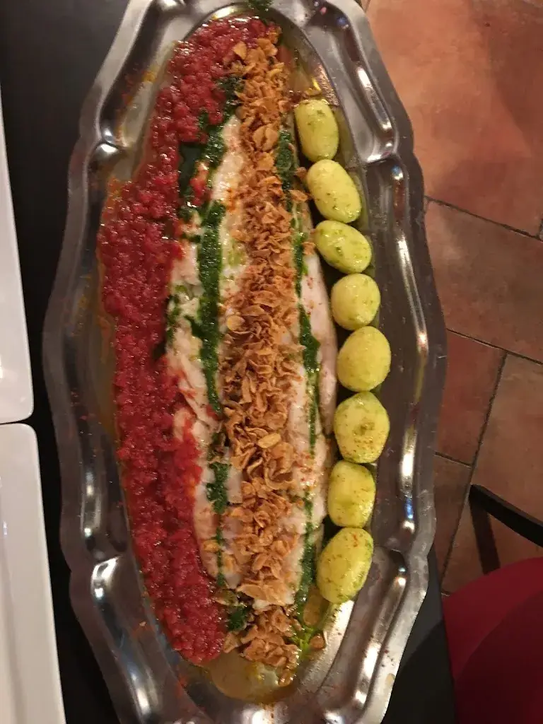 Neil Johnston_L'Instant Basque_Brive-la-Gaillarde_review