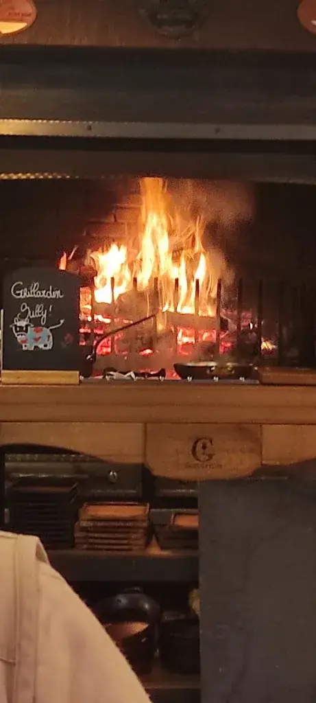 Trudy Hasker_Gueuleton - Brive_Brive-la-Gaillarde_review