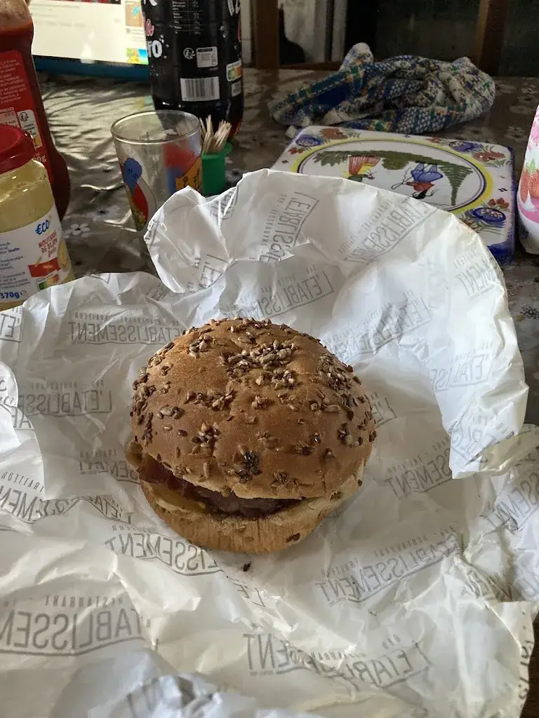 anne-laure Beuriot_L’établissement_Bugeat_review