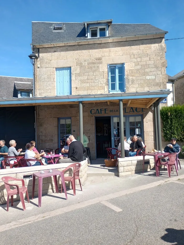 Dan Buckle_Café de la place_Bugeat_review