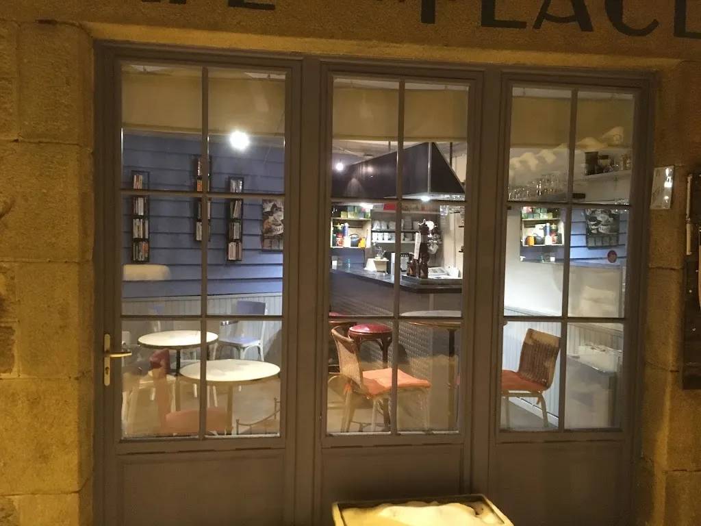 Café de la place restaurant in Bugeat