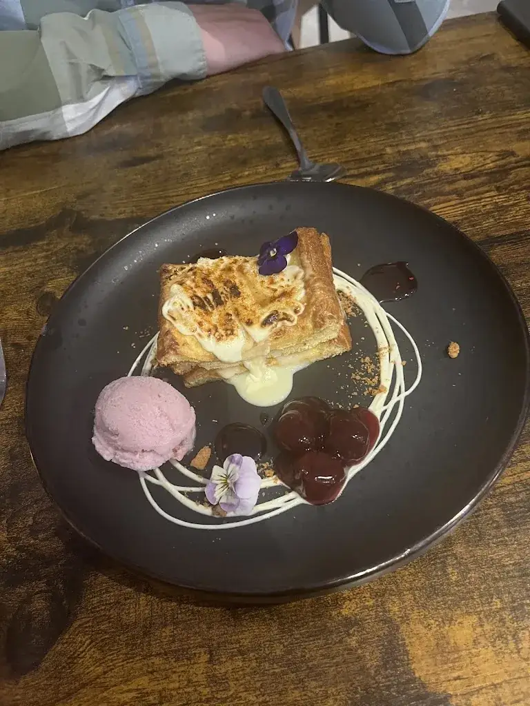 Alexandra Johnson_Rawkies Kitchen_Kingdom_review