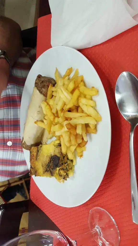 Le Limousin restaurant in Bussière-Galant