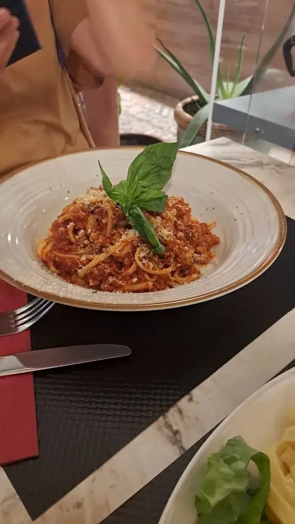 hook dan_CASA GIOVANNI_Buxerolles_review