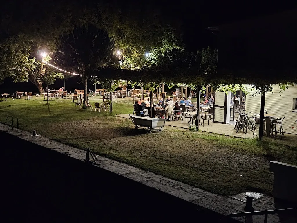 Hanspeter Lüthi_L'Île aux bateaux_Buzet-sur-Baïse_review