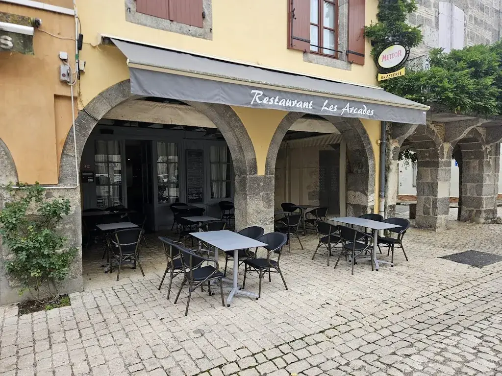 Restaurant Les Arcades restaurant à Damazan