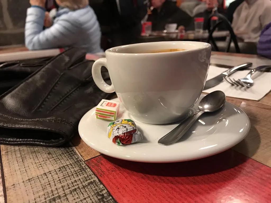 George Mansouratti_Café de Paris_Bourboule_review