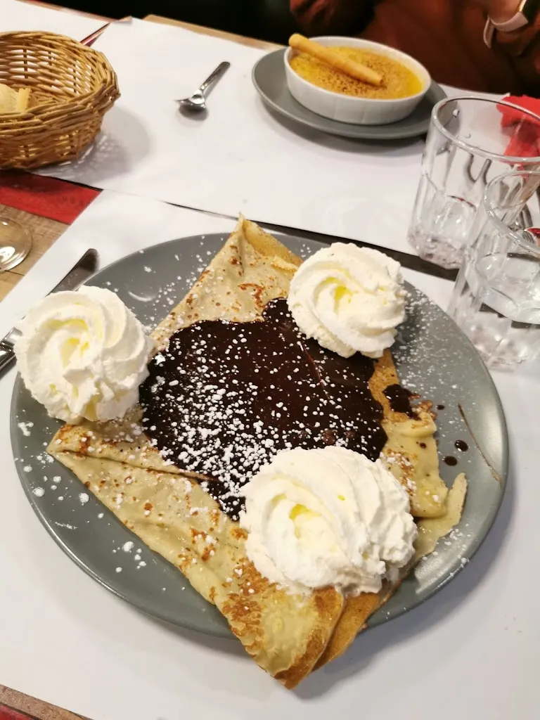 Alice Brebion_Café de Paris_Bourboule_review