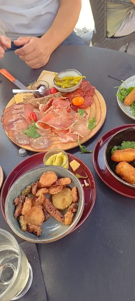 Arabela belita_esencial_Lau Haizeak Bar Tapas_Cambo-les-Bains_review