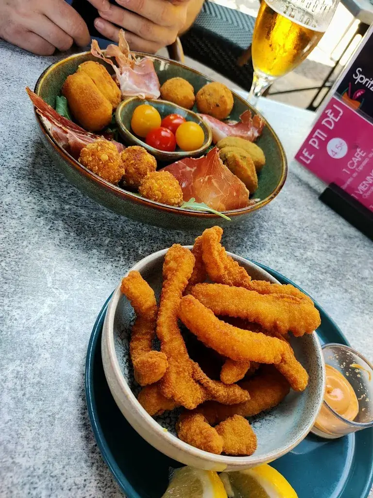 emmanuelle geneste_Lau Haizeak Bar Tapas_Cambo-les-Bains_review