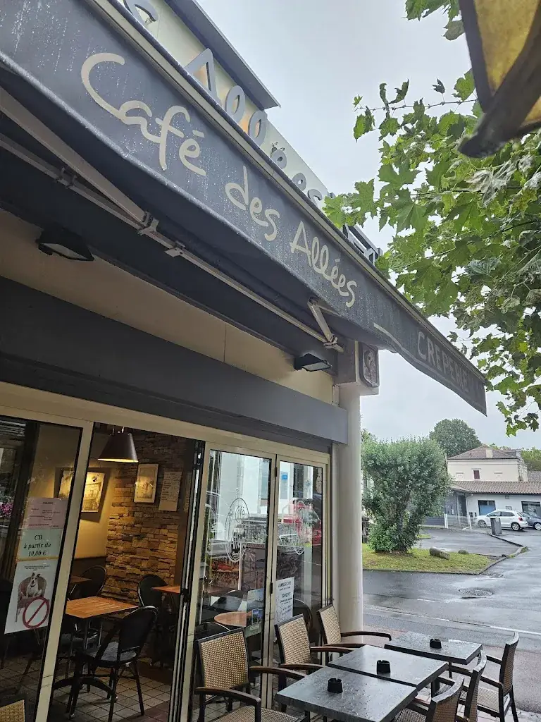 Serge Barsacq_Café des allées_Cambo-les-Bains_recensione