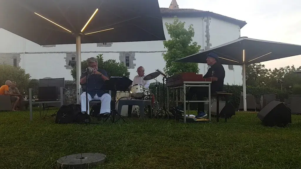 Hôtel Restaurant du Chêne_Itxassou_slider_image_1