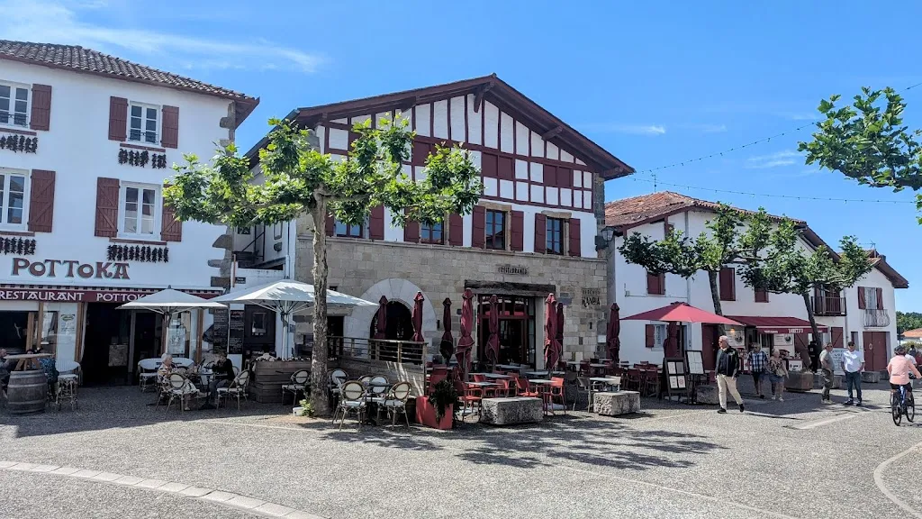 Kym & Shane Vasile at Acton Belle Property_ETCHEHANDIA_Espelette_review