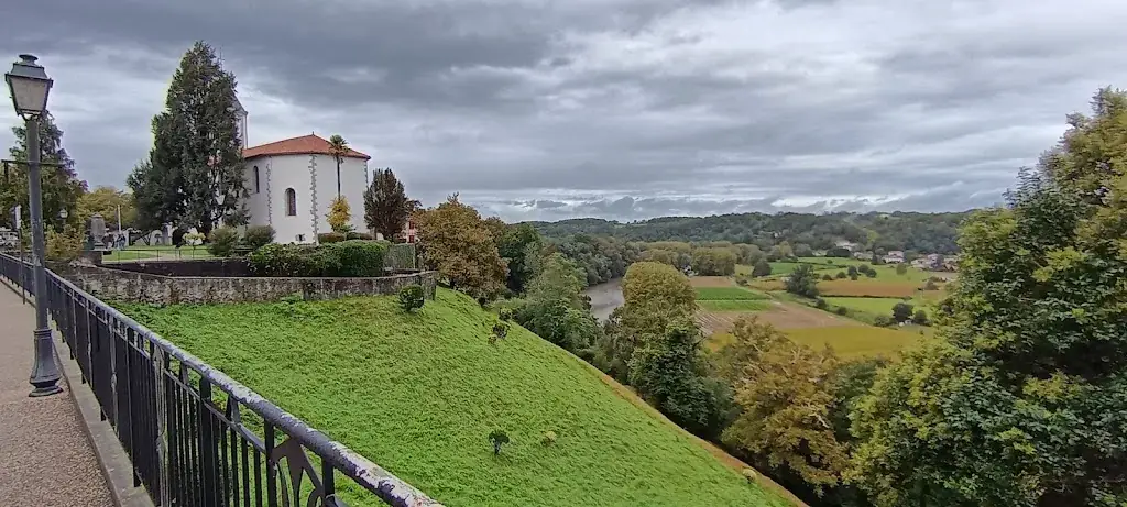 Hôtel Café du Trinquet restaurant in Cambo-les-Bains