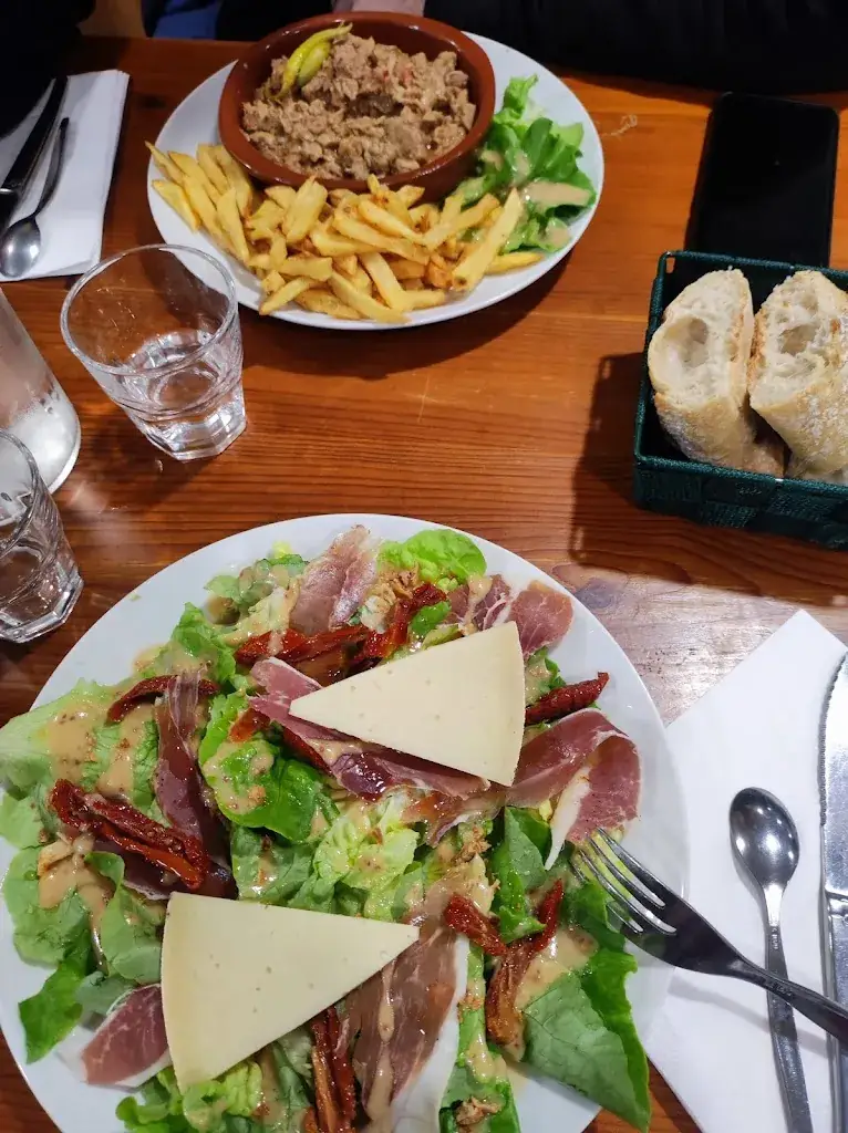 Sarah Ranfranz_Ferme ERREKA - Famille Jauregui_Espelette_review