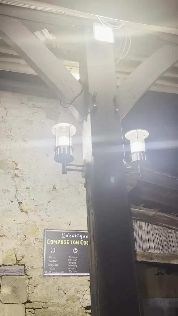 Yasemin Sahin_Lidentïque_Carsac-Aillac_review