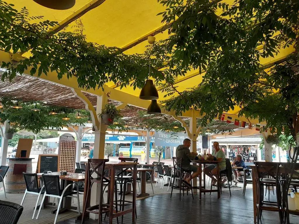 Les Mouettes restaurant in Carcans