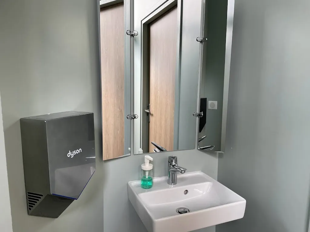 LA ROCHE DES FEES auberge de jeunesse grand gite - séminaires Ets - particuliers - bar - accueil sportifs et scolaires_Bourboule_slider_image_3