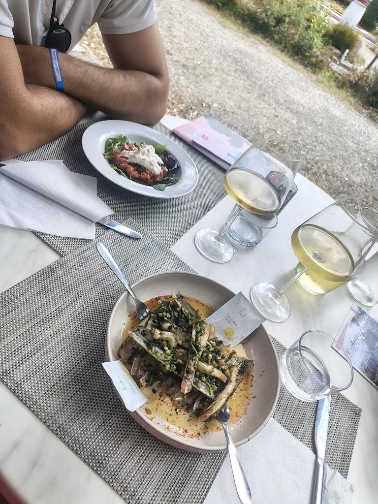 Charlène Vbk_LE 83 BY OLIVE_Carcans_review