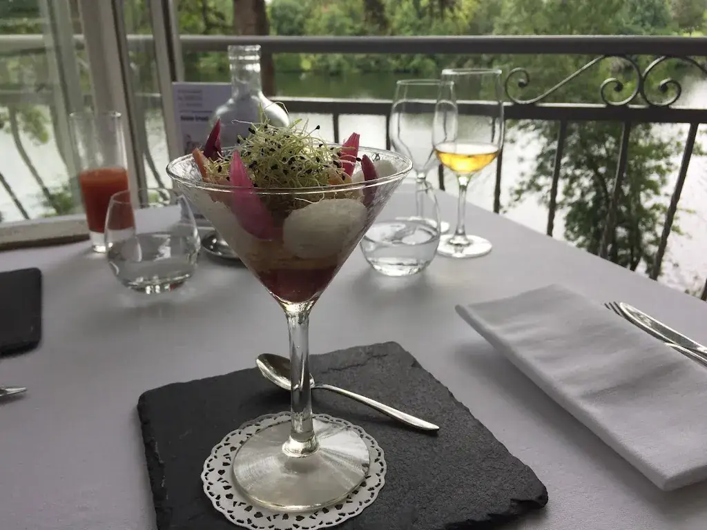 Jon Greenhalgh_La source_Sainte-Livrade-sur-Lot_review