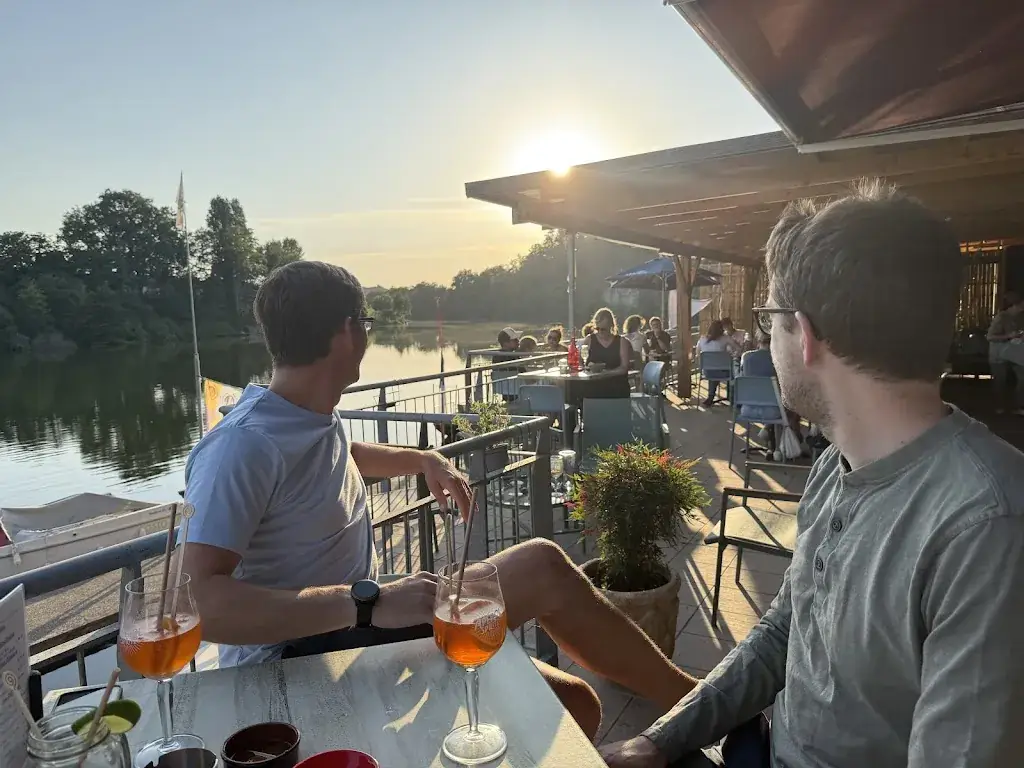 Jon Greenhalgh_LE QUAI_Casseneuil_review