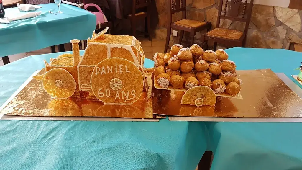 Les 2 Marronniers restaurant in Casseneuil