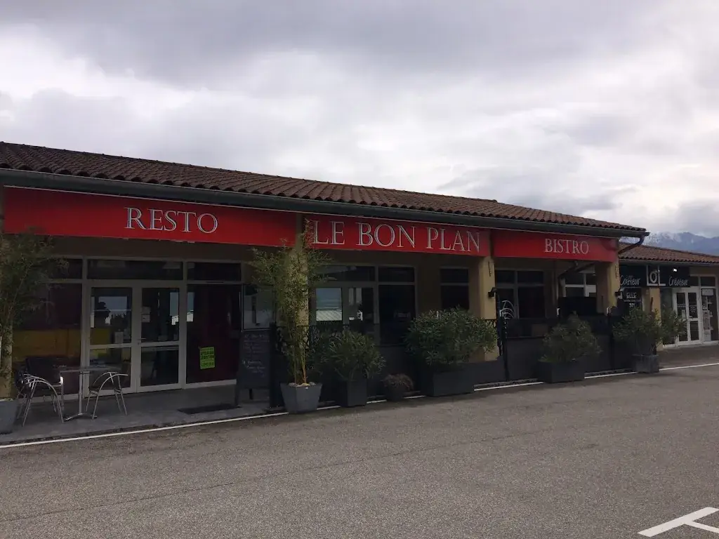 LE BON PLAN Restaurant in Terrasse