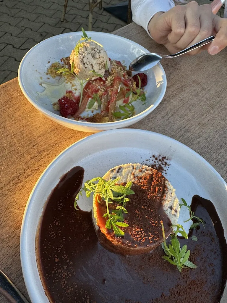 cloé Cierpik_Lou Green_Casteljaloux_review