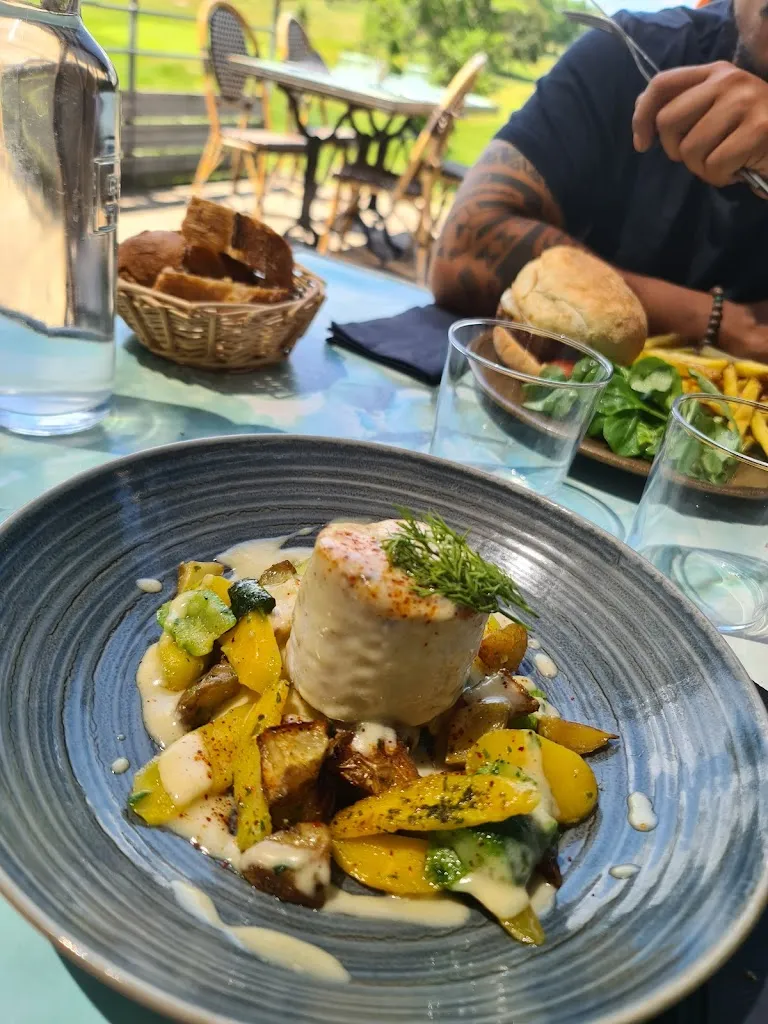 Lou Green_Casteljaloux_slider_image_2