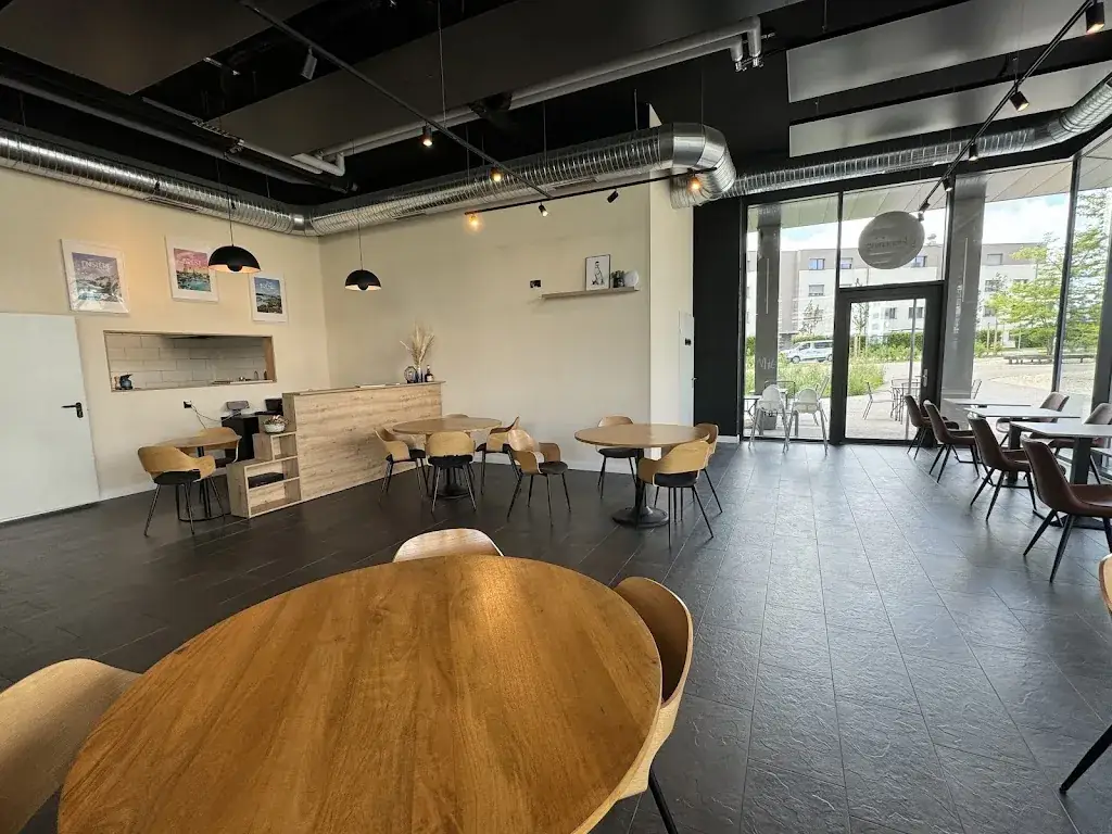 L'Hermine Crêperie-bretonne_Tour-de-Trême_slider_image_1